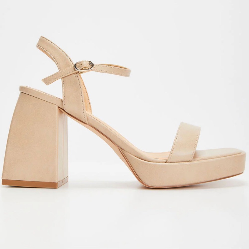 CCOCCI Platform Nude Heel NWT